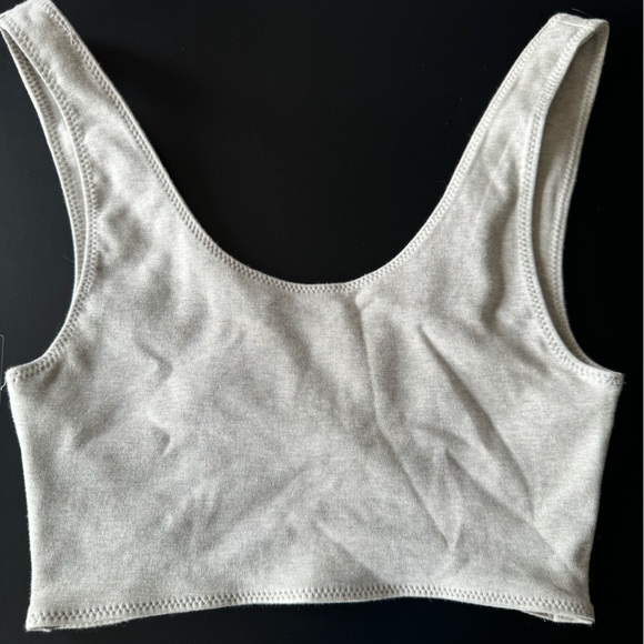 Cut out crop top - Picture 2 of 4